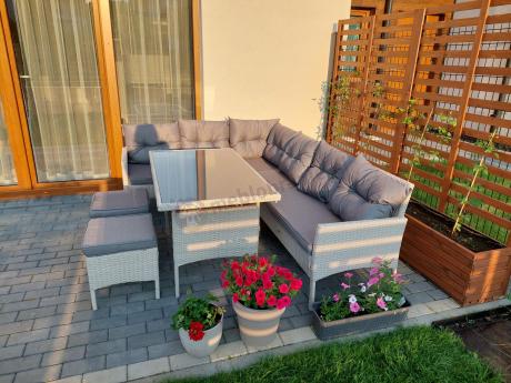 Narożnik technorattan ze stołem 120x70cm i pufami Perata Corner Light Grey