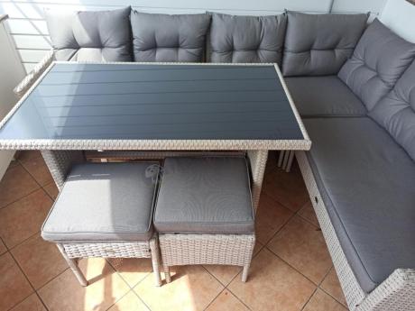 Narożnik technorattan ze stołem 120x70cm i pufami Perata Corner Light Grey