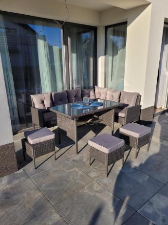 Narożnik z technorattanu 190x140cm z wysokim stołem i 3 pufami Torino Corner Anthracite