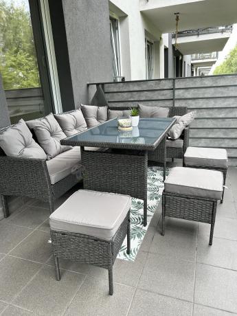 Narożnik z technorattanu 190x140cm z wysokim stołem i 3 pufami Torino Corner Anthracite