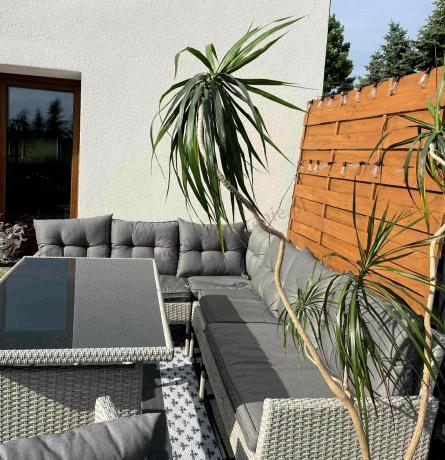 Narożnik z technorattanu ze stołem 120x70cm pufami i fotelem Perata Corner Light Grey