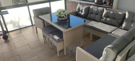 Narożnik z technorattanu ze stołem 120x70cm pufami i fotelem Perata Corner Light Grey