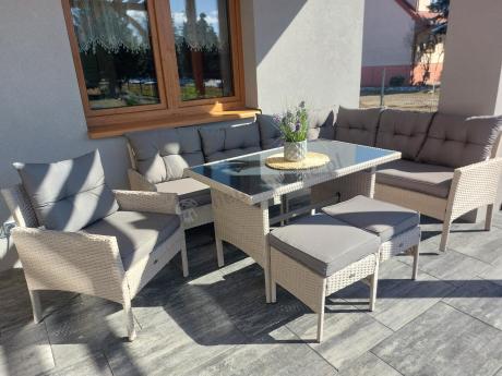 Narożnik z technorattanu ze stołem 120x70cm pufami i fotelem Perata Corner Light Grey