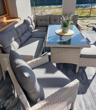 Narożnik z technorattanu ze stołem 120x70cm pufami i fotelem Perata Corner Light Grey