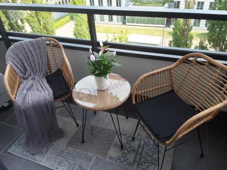 Meble na balkon w bloku z technorattanu boho