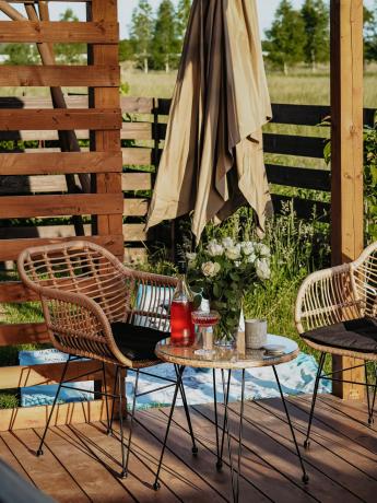 Meble na balkon w bloku z technorattanu boho