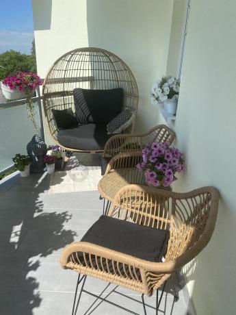 Meble na balkon w bloku z technorattanu boho