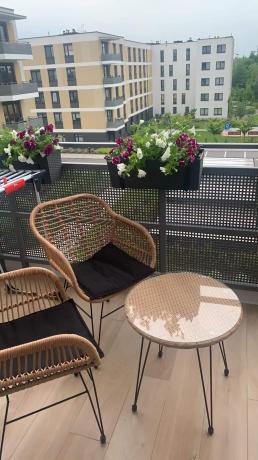 Meble na balkon w bloku z technorattanu boho