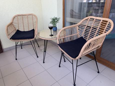 Meble na balkon w bloku z technorattanu boho