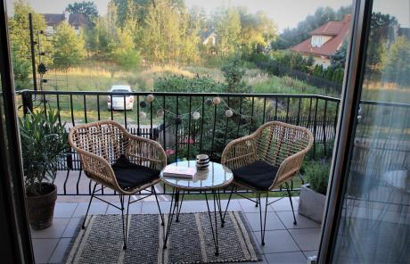 Meble na balkon w bloku z technorattanu boho