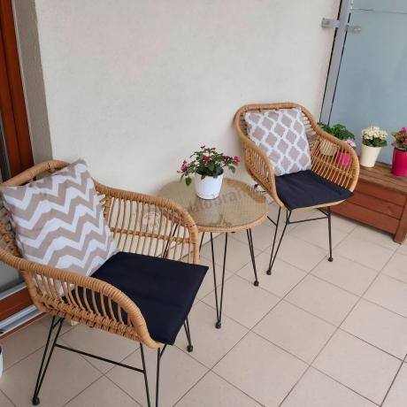 Meble na balkon w bloku z technorattanu boho