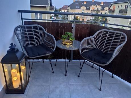 Szary zestaw rattanowy na balkon boho