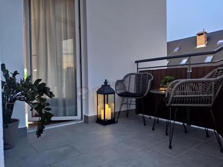 Szary zestaw rattanowy na balkon boho