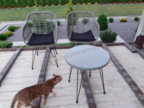 Szary zestaw rattanowy na balkon boho