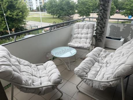 Nowoczesne meble na mały taras z sofą loveseat i stolikiem dla 4 osób - Aurea Cream