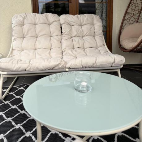 Nowoczesne meble na mały taras z sofą loveseat i stolikiem dla 4 osób - Aurea Cream