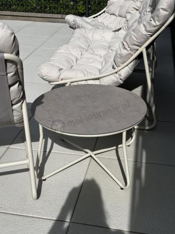 Nowoczesne meble na mały taras z sofą loveseat i stolikiem dla 4 osób - Aurea Cream