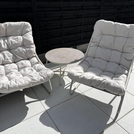 Nowoczesne meble na mały taras z sofą loveseat i stolikiem dla 4 osób - Aurea Cream