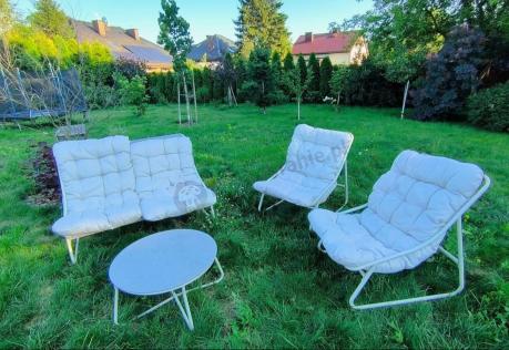 Nowoczesne meble na mały taras z sofą loveseat i stolikiem dla 4 osób - Aurea Cream