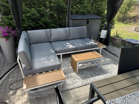 Nowoczesne meble na taras - narożnik modułowy ze stolikiem - Vernon - White