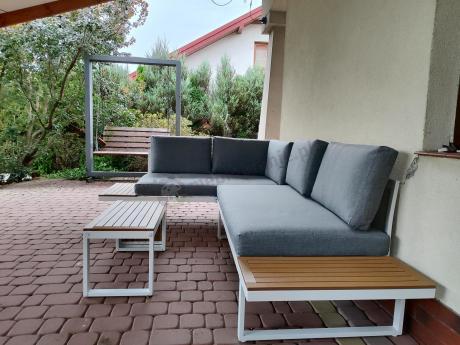 Nowoczesne meble na taras - narożnik modułowy ze stolikiem - Vernon - White