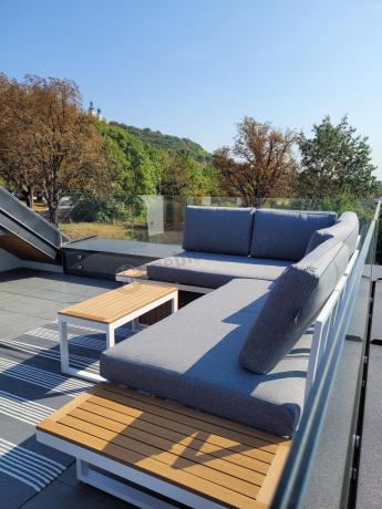 Nowoczesne meble na taras - narożnik modułowy ze stolikiem - Vernon - White