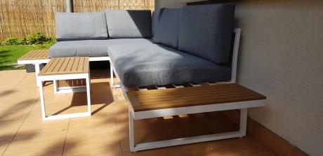Nowoczesne meble na taras - narożnik modułowy ze stolikiem - Vernon - White