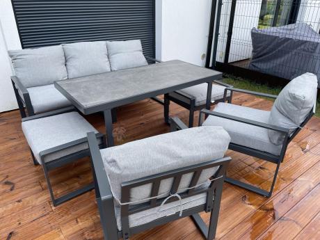 Nowoczesne meble na taras - zestaw z sofą fotelami i pufami - Panaon Elite Plus Light Grey