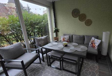 Nowoczesne meble na taras - zestaw z sofą fotelami i pufami - Panaon Elite Plus Light Grey