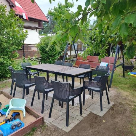Nowoczesne meble obiadowe dla 10 osób do ogrodu Portis ze stołem 200cm i blatem w kolorze drewna