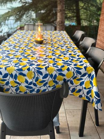 Nowoczesne meble obiadowe dla 10 osób do ogrodu Portis ze stołem 200cm i blatem w kolorze drewna