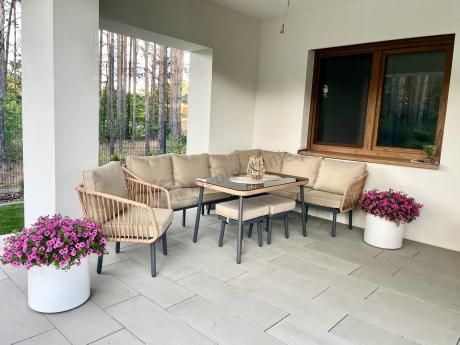 Nowoczesny beżowy narożnik ogrodowy 8 osób z fotelem, pufami i stołem 120cm Postigo Corner XL Nature