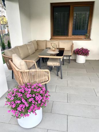 Nowoczesny beżowy narożnik ogrodowy 8 osób z fotelem, pufami i stołem 120cm Postigo Corner XL Nature