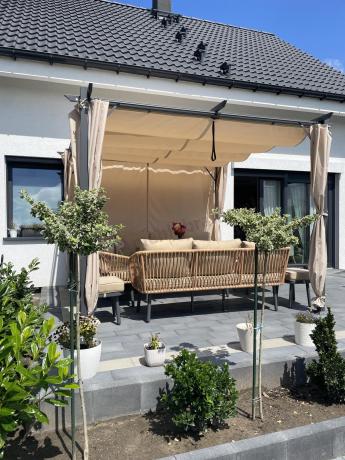Nowoczesny beżowy narożnik ogrodowy 8 osób z fotelem, pufami i stołem 120cm Postigo Corner XL Nature