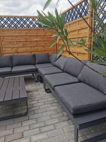 Nowoczesny grafitowy narożnik ogrodowy z ławą Panaon DG