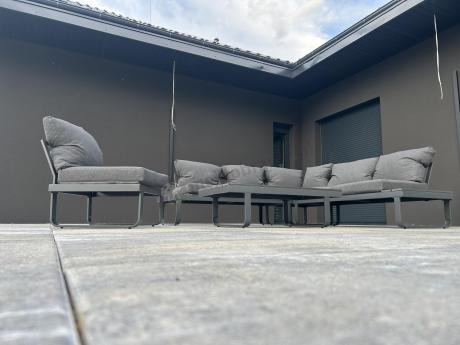 Nowoczesny grafitowy narożnik ogrodowy z ławą Panaon DG