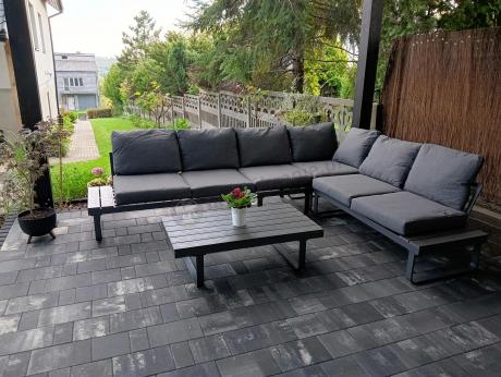 Nowoczesny grafitowy narożnik ogrodowy z ławą Panaon DG