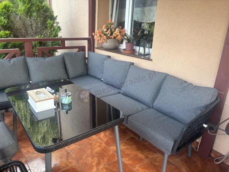 Nowoczesny, modułowy narożnik na taras z fotelem, 2 pufami i stołem 120cm Postigo Corner XL Grafitowy