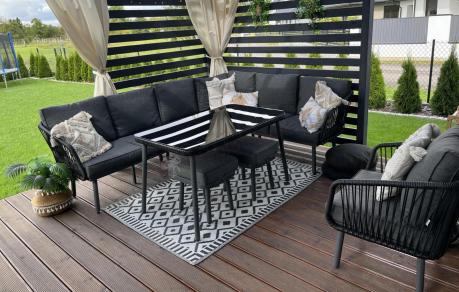 Nowoczesny, modułowy narożnik na taras z fotelem, 2 pufami i stołem 120cm Postigo Corner XL Grafitowy