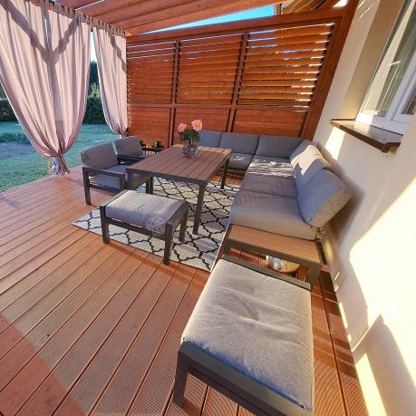 Nowoczesny narożnik na taras 283x222 cm z dwoma fotelami i pufami - Calamba Corner XL