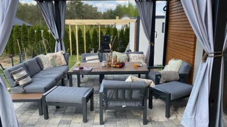 Nowoczesny narożnik na taras 283x222 cm z dwoma fotelami i pufami - Calamba Corner XL