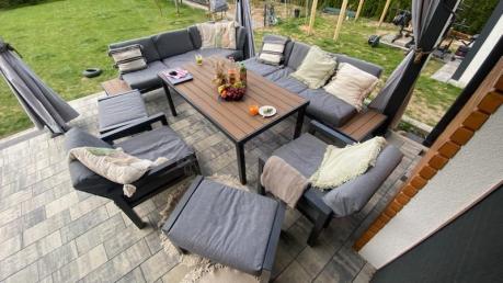 Nowoczesny narożnik na taras 283x222 cm z dwoma fotelami i pufami - Calamba Corner XL