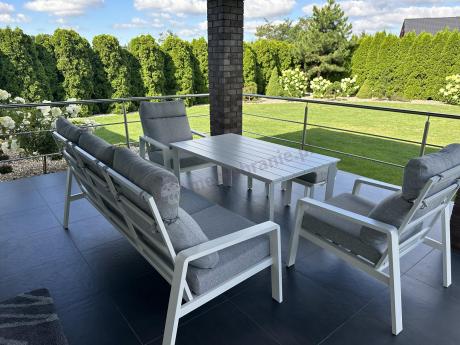Nowoczesny zestaw białych mebli ogrodowych - sofa 202cm, stół obiadowy, fotele i pufy - Renalo Dining White