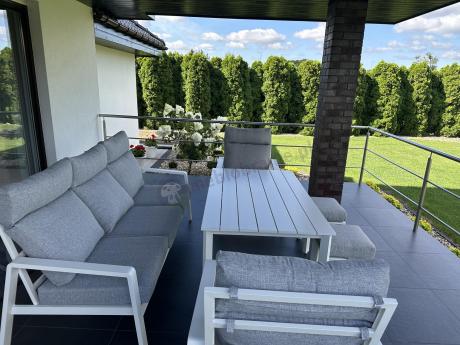 Nowoczesny zestaw białych mebli ogrodowych - sofa 202cm, stół obiadowy, fotele i pufy - Renalo Dining White
