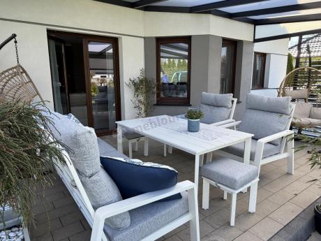 Nowoczesny zestaw białych mebli ogrodowych - sofa 202cm, stół obiadowy, fotele i pufy - Renalo Dining White