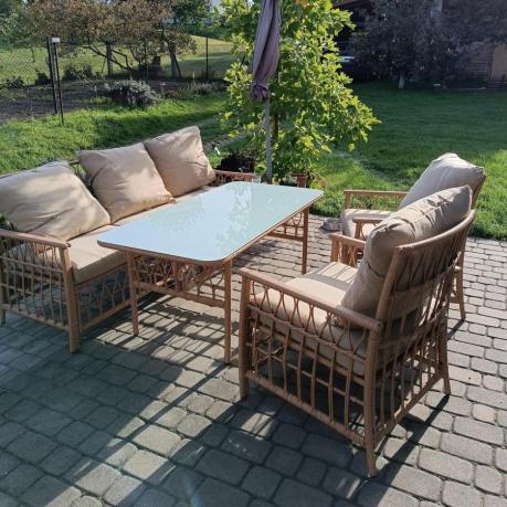 Nowoczesny zestaw mebli na taras Tebra w stylu naturalnym z plecionką