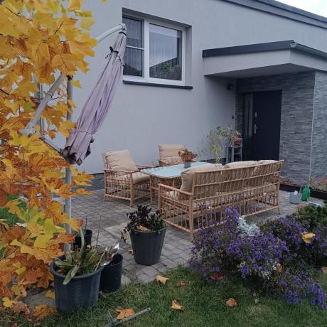 Nowoczesny zestaw mebli na taras Tebra w stylu naturalnym z plecionką