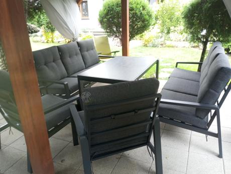 Nowoczesny zestaw mebli ogrodowych dla 8 osób z 2 sofami 200cm, 2 fotelami i stołem 150x90 cm Tavaro Grande Antracite