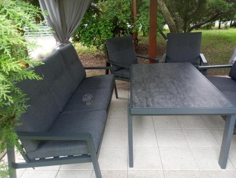 Nowoczesny zestaw mebli ogrodowych dla 8 osób z 2 sofami 200cm, 2 fotelami i stołem 150x90 cm Tavaro Grande Antracite