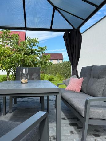 Nowoczesny zestaw mebli ogrodowych dla 8 osób z 2 sofami 200cm, 2 fotelami i stołem 150x90 cm Tavaro Grande Antracite